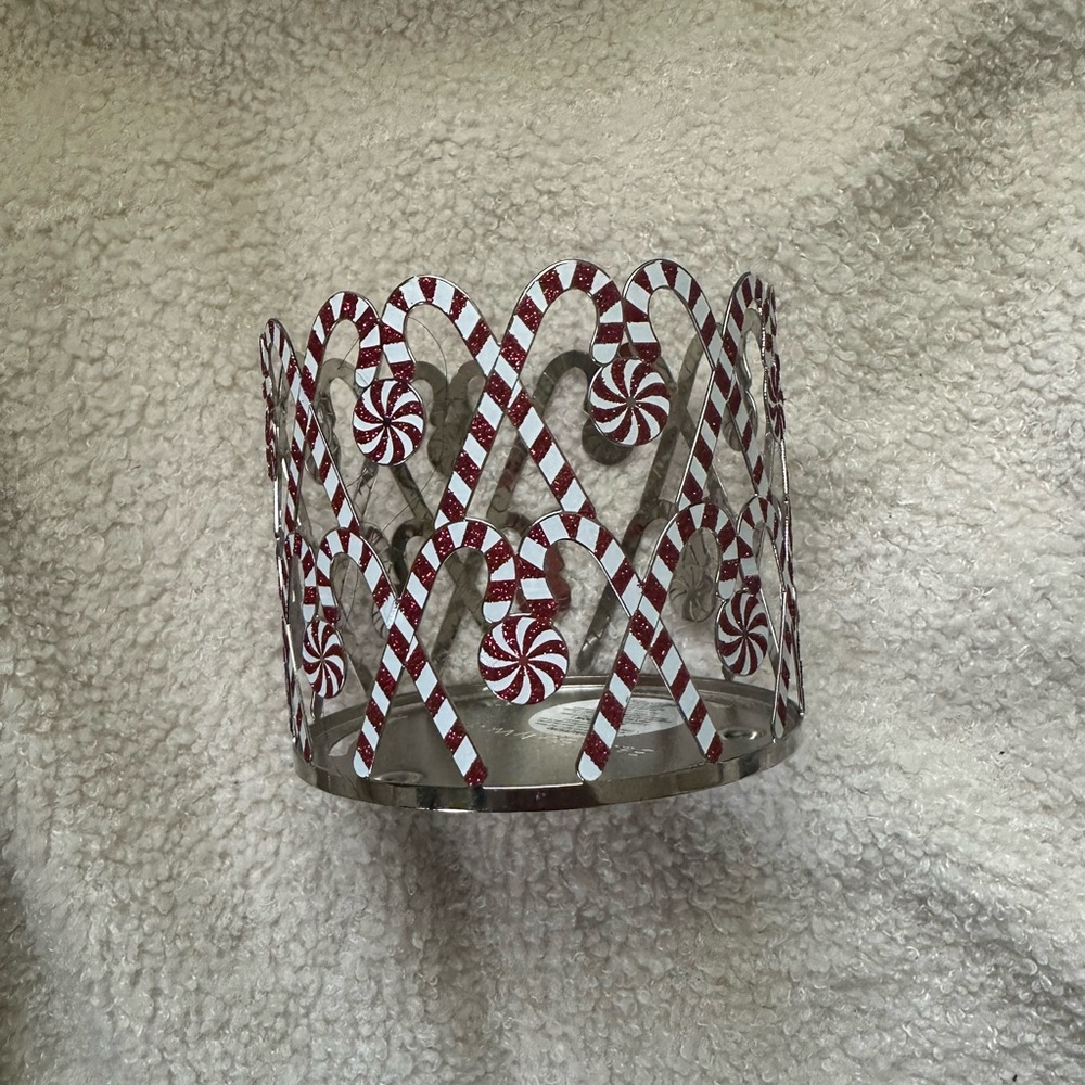 ❤️🤍 Bath & Body Works Candy Cane 3-Wick candle holder 🤍❤️